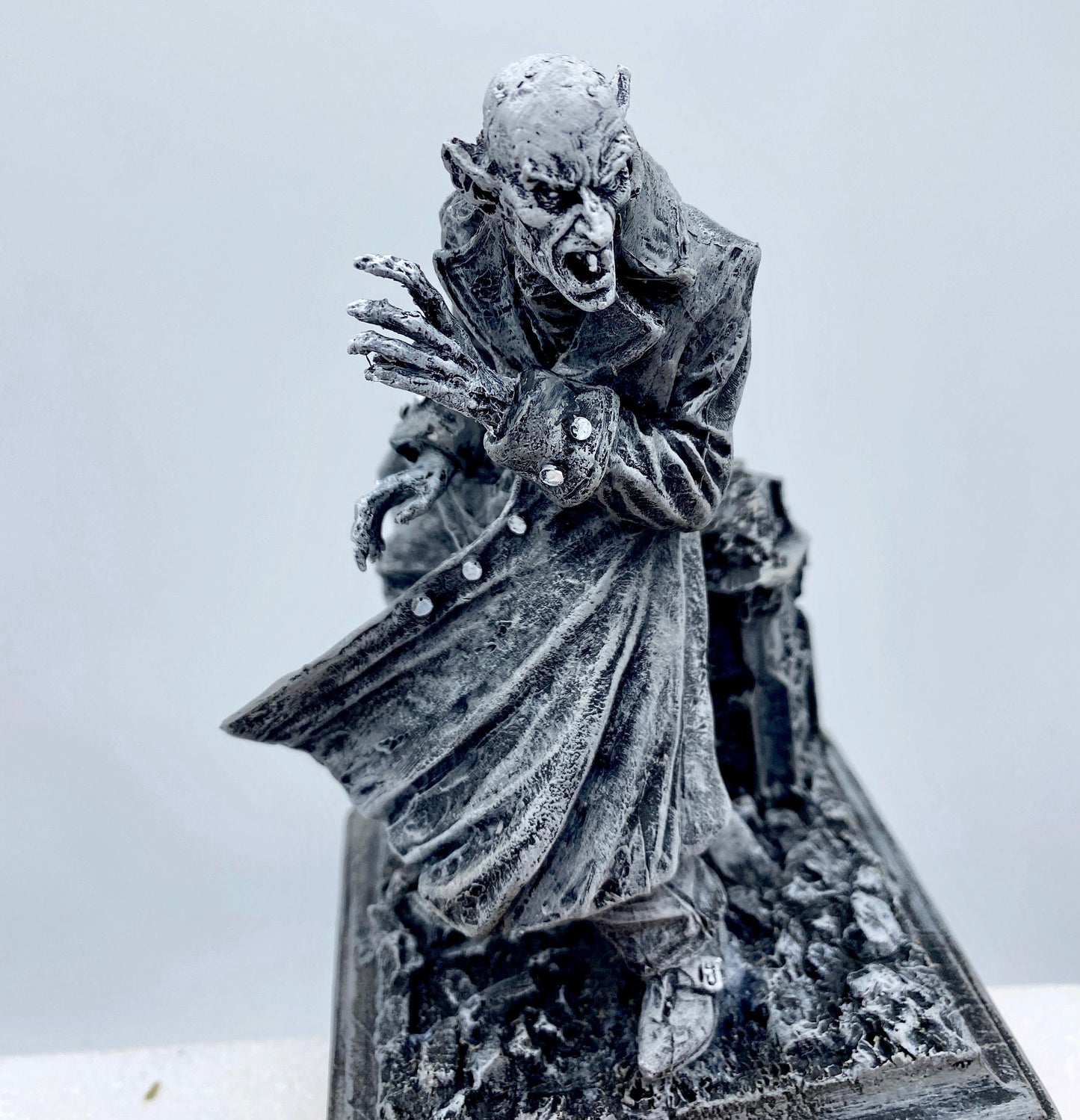 Dracula: Nosferatu Statue,Resin Sculpture | Legendary Vampire Figurine | Victorian Gothic Undead Creature| Dark Art Gift Spooky Home Decor