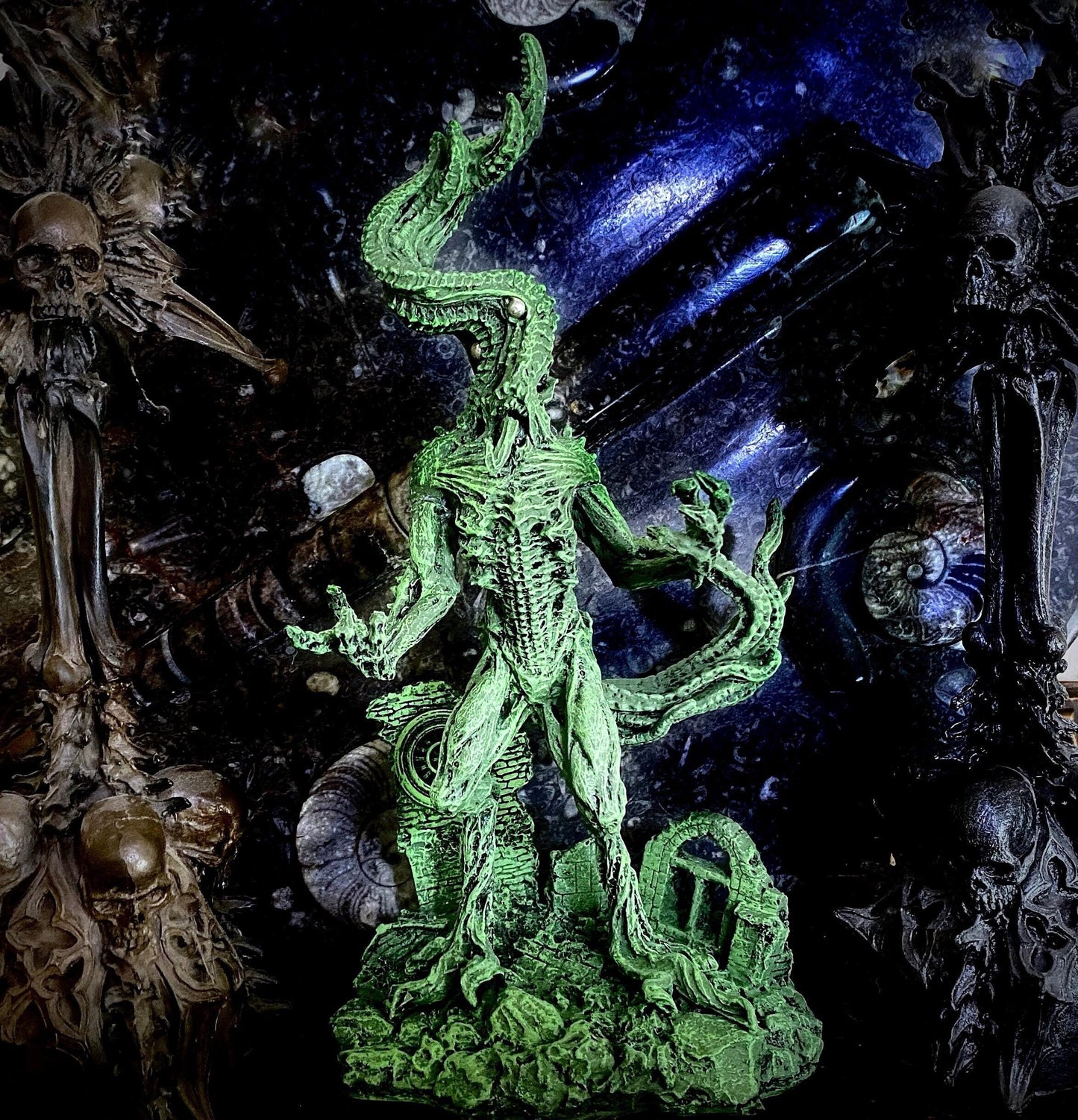 H.P. Lovecraft’s Nyarlathotep Statue, Hand Painted Sculpture | Cthulhu Mythos Monster Figurine | Lovecraftian Horror Decor and Gamer Gift