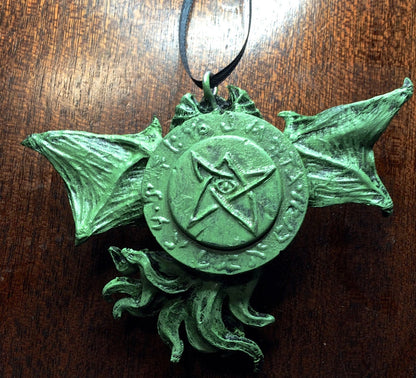 H.P. Lovecraft’s Cthulhu Head Ornament, Hand Painted Sculpture | Cthulhu Mythos Monster Figurine | Lovecraftian Horror Decor and Gamer Gift