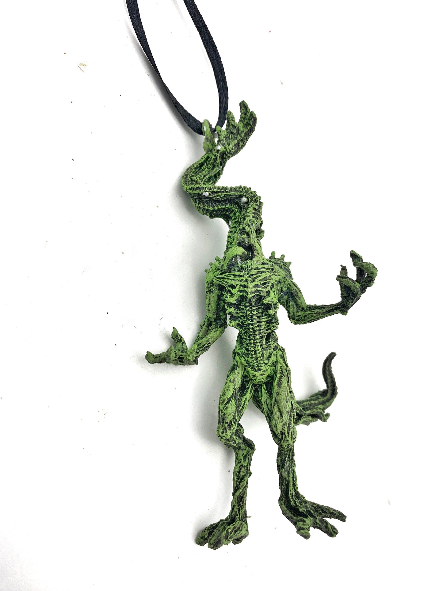H.P. Lovecraft’s Nyarlathotep Ornament, Hand Painted Sculpture | Cthulhu Mythos Monster Figurine | Lovecraftian Horror Decor and Gamer Gift