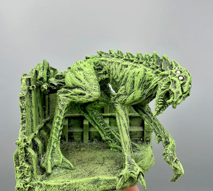 H.P. Lovecraft’s Hound of Tindalos Statue, Hand Painted Sculpture |Cthulhu Mythos Monster Figurine| Lovecraftian Horror Decor and Gamer Gift