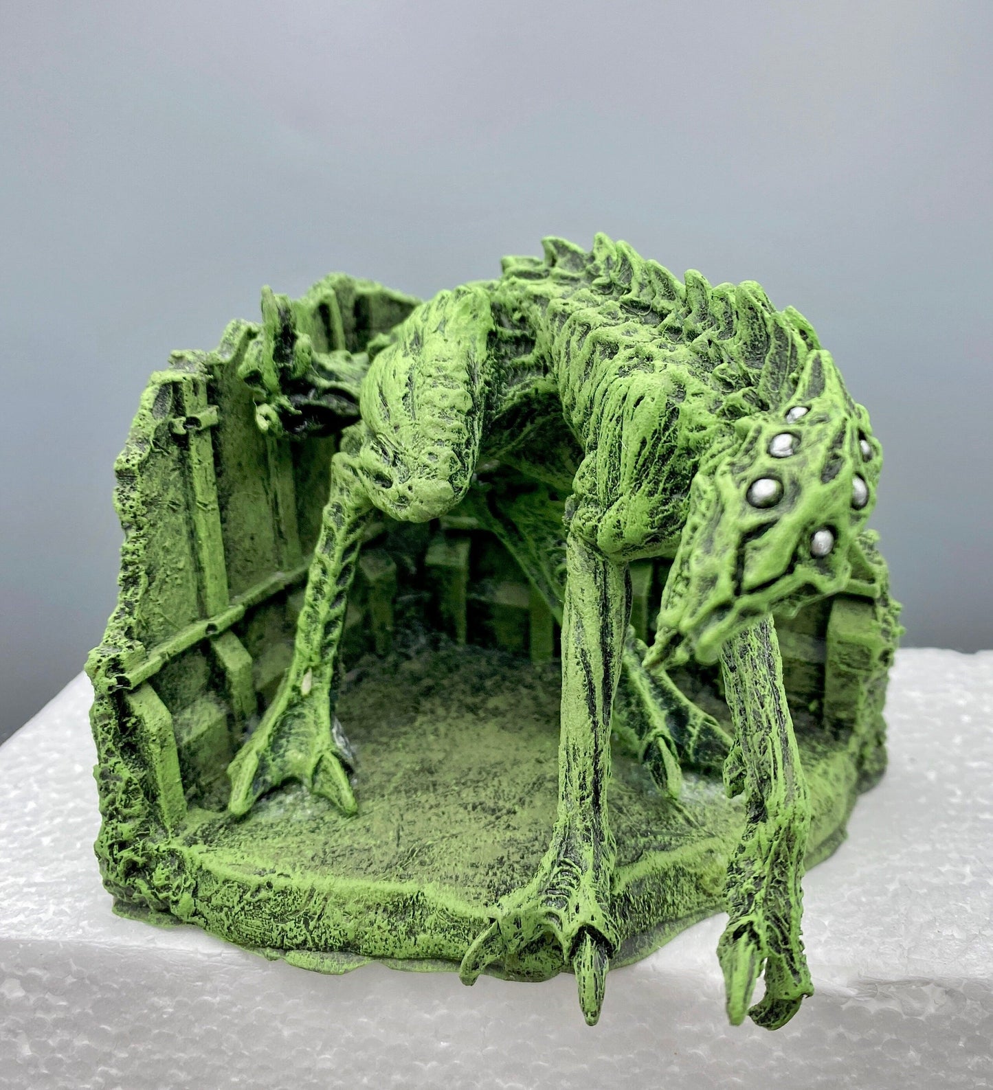 H.P. Lovecraft’s Hound of Tindalos Statue, Hand Painted Sculpture |Cthulhu Mythos Monster Figurine| Lovecraftian Horror Decor and Gamer Gift